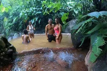 ユースホステル Termales El Escondite