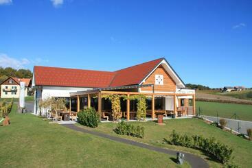 הוסטל Gustoplatzl