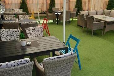 Отель Jet Set Pale