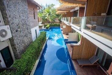 Tup Kaek Sunset Beach Resort Sha Plus