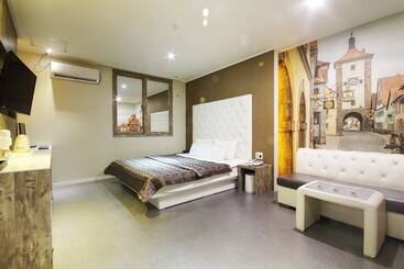 מוטל Changwon Sangnamdong Zeta