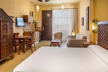 Zahara Sol Villas Y Apartamentos By Qhotels