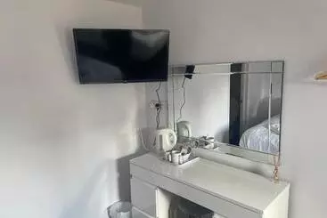 Отель Coach House