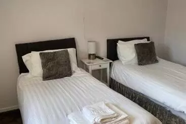 Отель Coach House