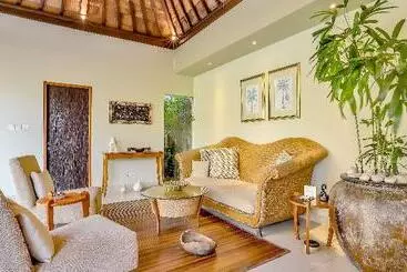 Hotel Disini Luxury Spa Villa