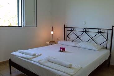 בית מלון כפרי Liberatos Village