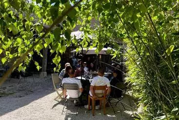 تختخواب و صبحانه Le Clos De Miribel