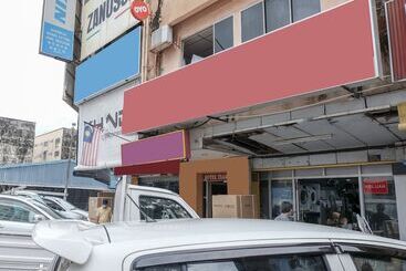 ホテル Oyo 90167 Tiara