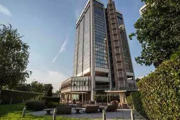 בית מלון כפרי Best Western Plus The Hub