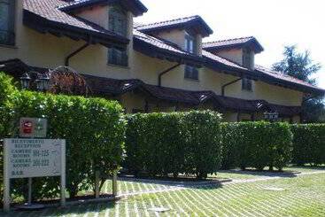 בית מלון כפרי Malpensa Inn