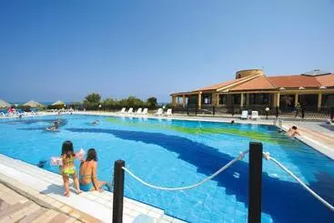 בית מלון כפרי Villaggio Torre Ruffa Robinson