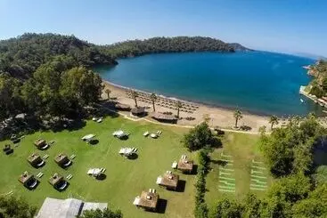 Отель The Bay Beach Club