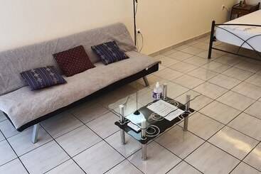 Pensão Tk2 George Apartments By The Airport