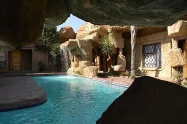 Hotel African Cave Lodge