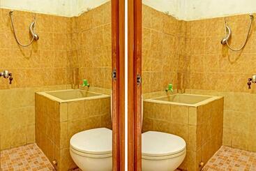 בית מלון כפרי Oyo 90508 Wisma Kenanga