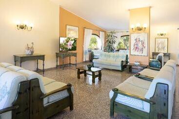 בית מלון כפרי Le Quattro Lune