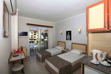 Sun City Apartments & Hotel