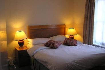 בית מלון כפרי The Cadogan