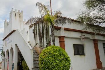 Otel Alborada Bernal