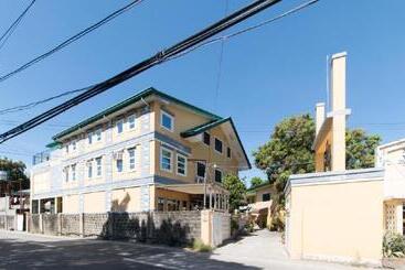 فندق Reddoorz @ Teofila Lodge