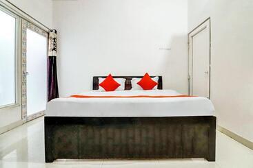 Hotel Oyo 81561 Lucky Stay