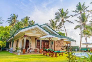 مبيت وإفطار Villa Carla