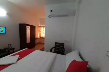 Oyo 81028 Hotel Viknesh - 2