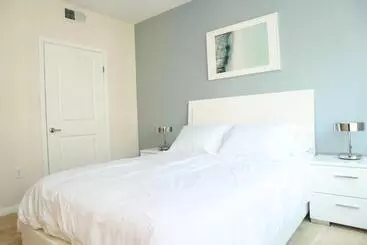 Amazing Apartments Near The Grove