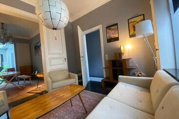 تختخواب و صبحانه Artist S Loft & Garden