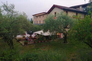 مبيت وإفطار La Casetta Del Cantiniere