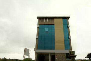 Hotel Vaccinated Staff- Oyo 14360 Park Inn