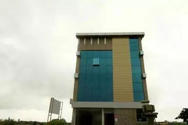 Hotel Vaccinated Staff- Oyo 14360 Park Inn