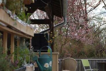 פנסיון Room In Guest Room Mont Blanc Room For 3 People With A Balcony