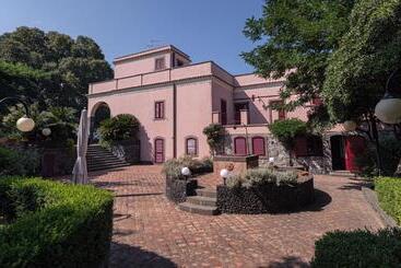 Hotelli La Gelsomina   Etna