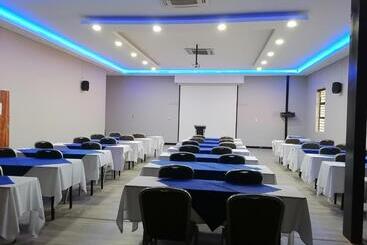 בית מלון כפרי The Royal Courtyard