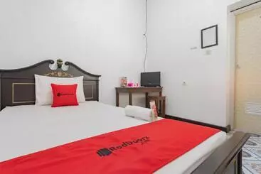 Pension Reddoorz Syariah @ Kolonial Guest House