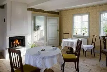 Bed and Breakfast Vildrosor & Höns