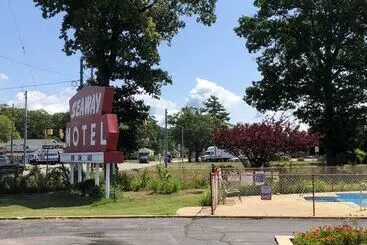 Motelli Norton Shores Inn