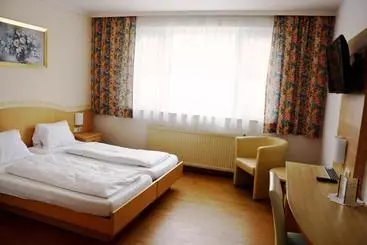 Cămin Gasthaus & Gästehaus Bsteh