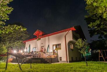 مبيت وإفطار Casa Din Plai