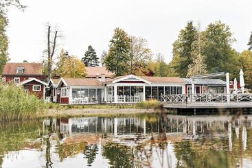 בית מלון כפרי Katrinelund Gästgiveri & Sjökrog