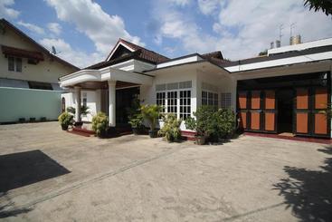 Отель Oyo 2014 Wisma Zahra