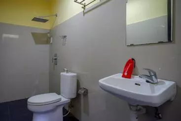 ホテル Reddoorz Near Citraland Waterpark Kendari