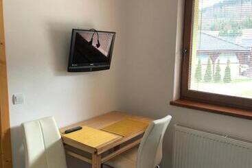 膳宿费 Miroslav Bednár Bedomir