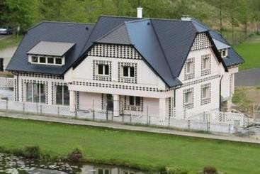 Panzió Penzion A Kemp Harasov