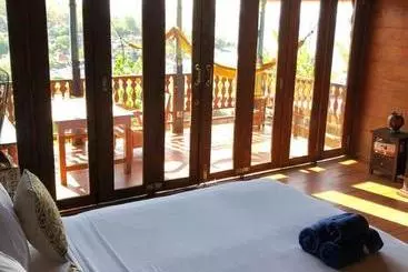 Otel Blue Earth Village