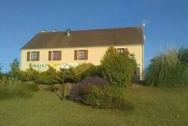 Hotelli Logis Hôtel Les Confins Du Perche