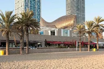 ホテル Ibis Barcelona Plaza Glòries 22@