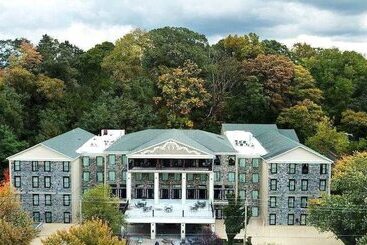 Niagara Crossing Hotel And Spa