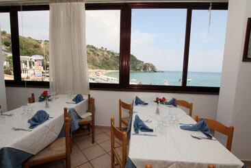 בית מלון כפרי Villaggio Quattro Scogli